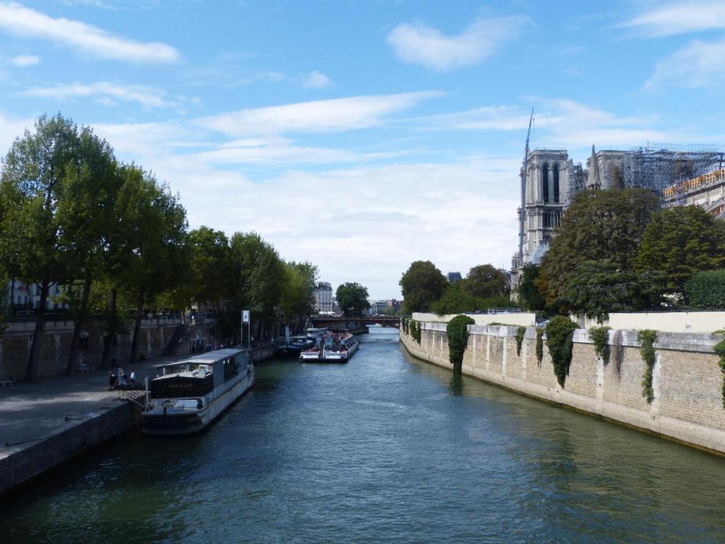 Notre Dame And River Seine Apartment Paris Bagian luar foto